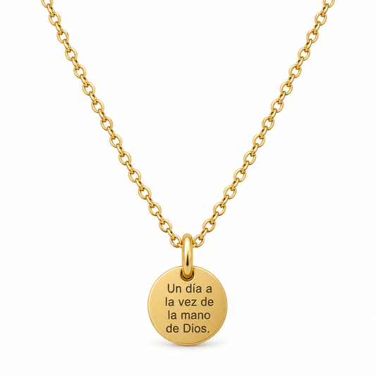 Collar "Un día a la vez de la mano de Dios".